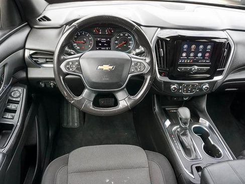 Used 2022 Chevrolet Traverse LT image 12