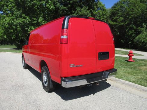 Used 2017 Chevrolet Express 2500 RWD image 27