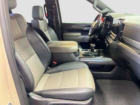 Used 2023 Chevrolet Silverado 1500 ZR2 w/ Technology Package AWD/4WD image 29