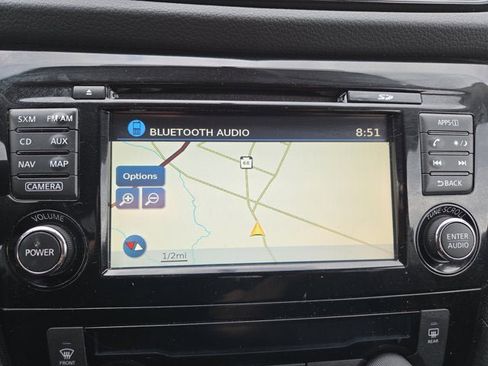 Used 2017 Nissan Rogue SV w/ SV Premium Package image 19