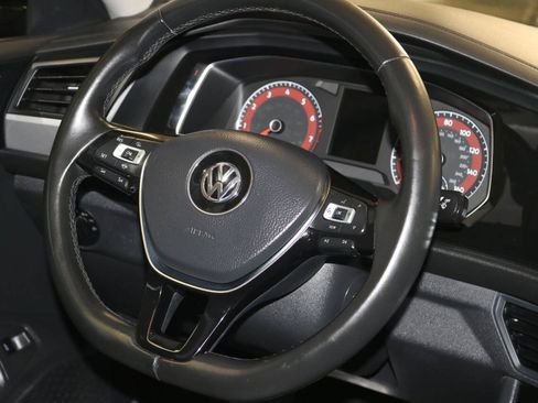 Used 2019 Volkswagen Jetta SE w/ Cold Weather Package FWD image 24