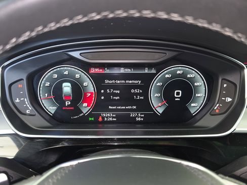 Used 2022 Audi S8 w/ S8 Comfort Plus Package AWD/4WD image 35
