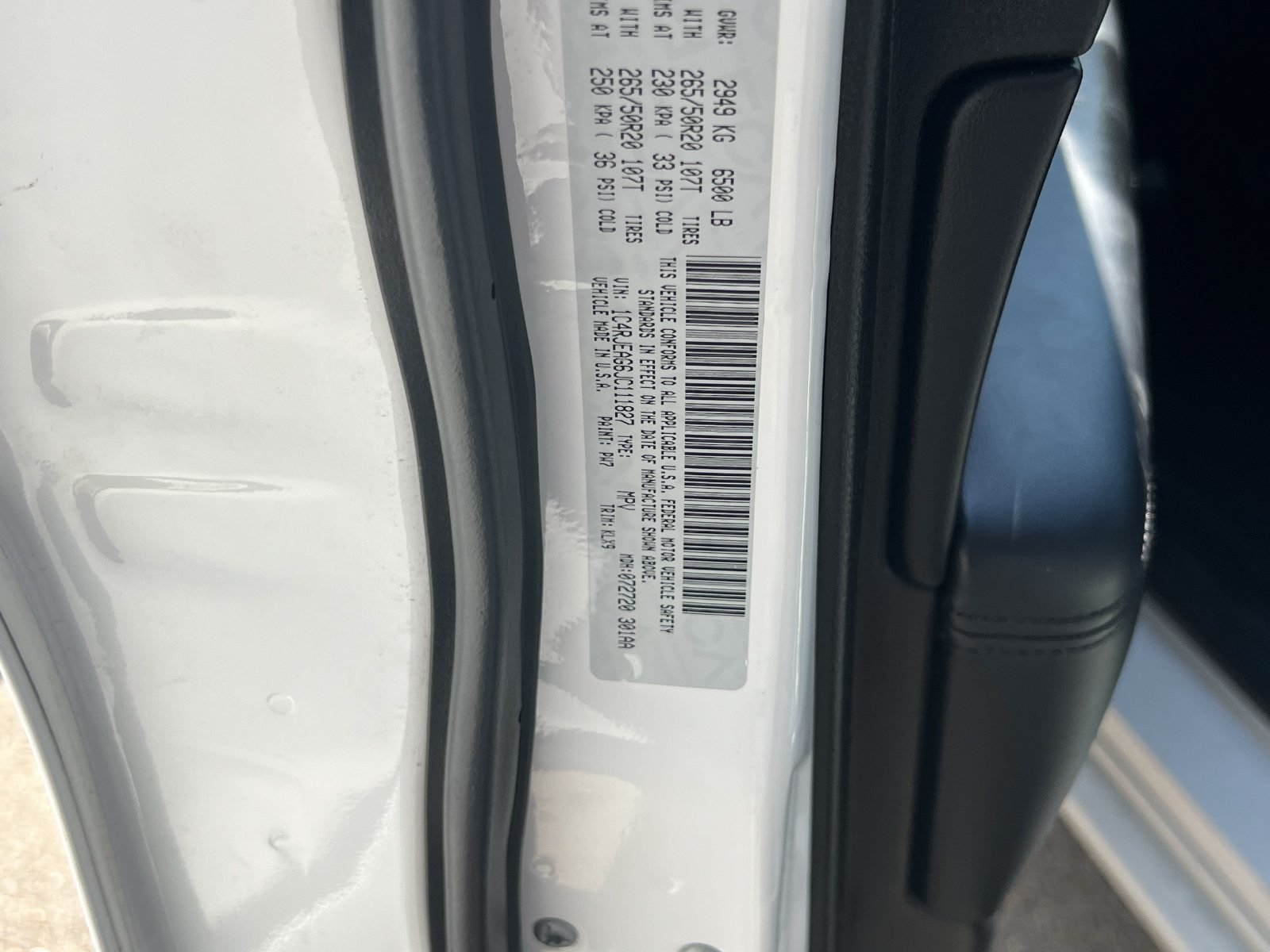 Used 2018 Jeep Grand Cherokee Altitude RWD image 11