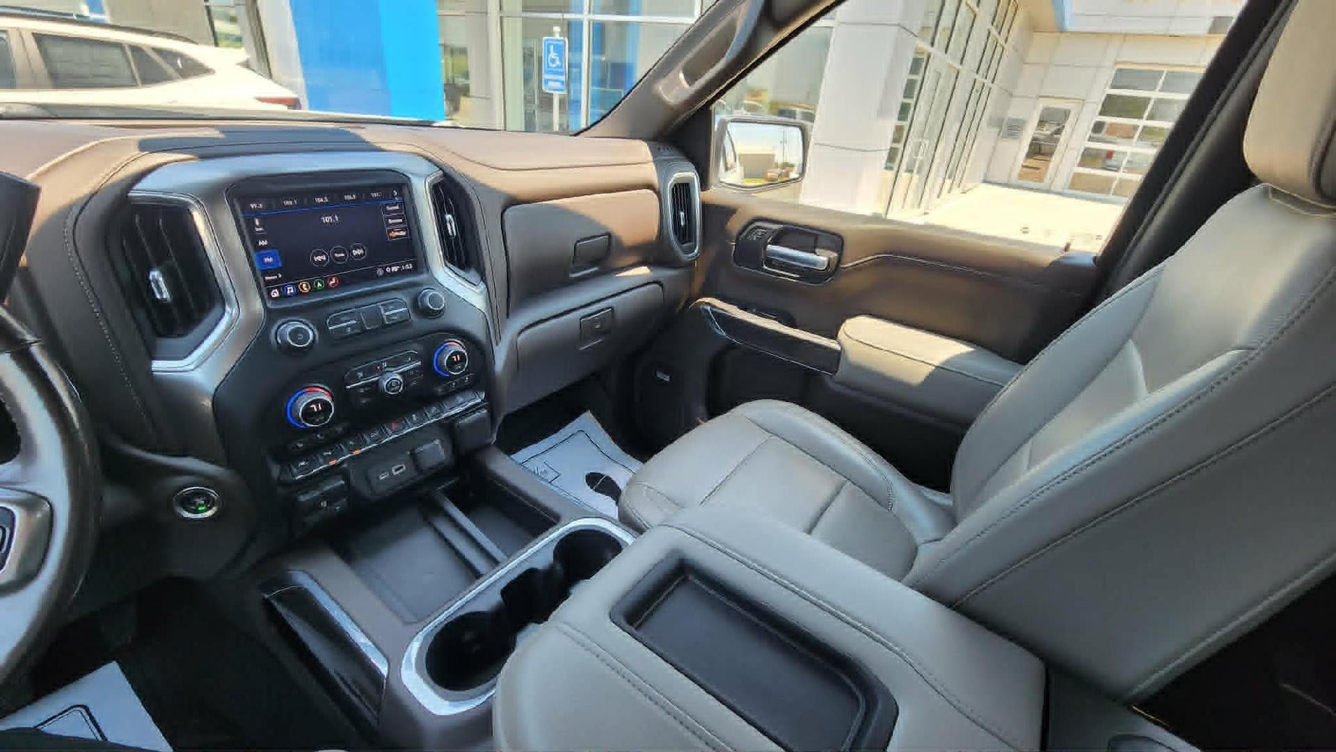 Used 2020 Chevrolet Silverado 1500 LTZ w/ LTZ Premium Package AWD/4WD image 12