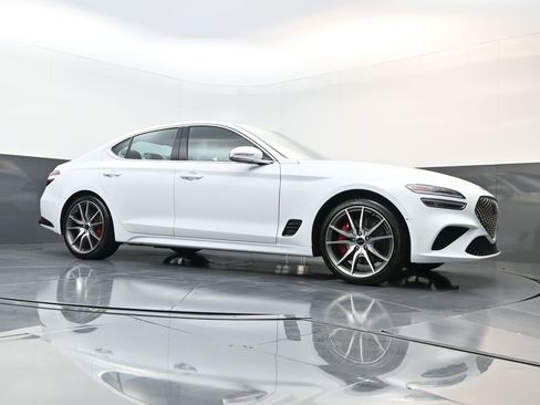 Used 2025 Genesis G70 2.5T image 24