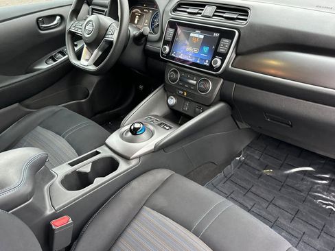 Used 2022 Nissan Leaf S image 16