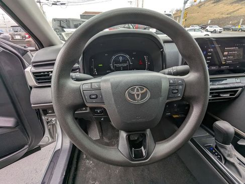Used 2025 Toyota Camry LE image 16