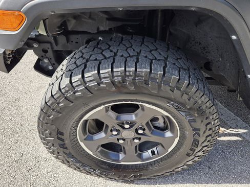 Used 2023 Jeep Gladiator Rubicon AWD/4WD image 11