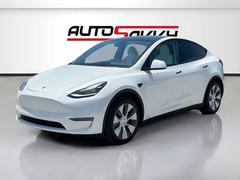 Used 2024 Tesla Model Y Long Range AWD/4WD image 3
