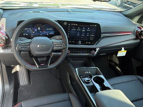 New 2026 Chevrolet Equinox RS w/ Convenience Package III FWD image 19