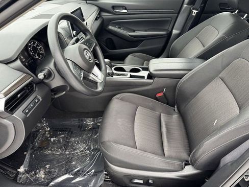 Used 2024 Nissan Altima 2.5 SV image 5