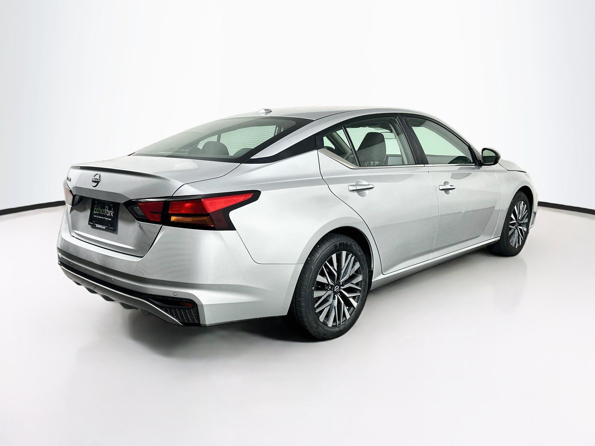 Used 2025 Nissan Altima 2.5 SV FWD image 9