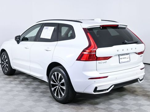 Used 2025 Volvo XC60 B5 Core AWD/4WD image 4