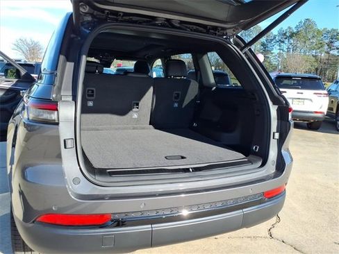 New 2025 Jeep Grand Cherokee Limited image 18