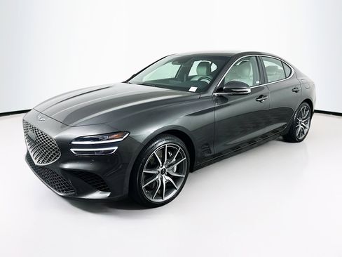 Used 2025 Genesis G70 2.5T image 3