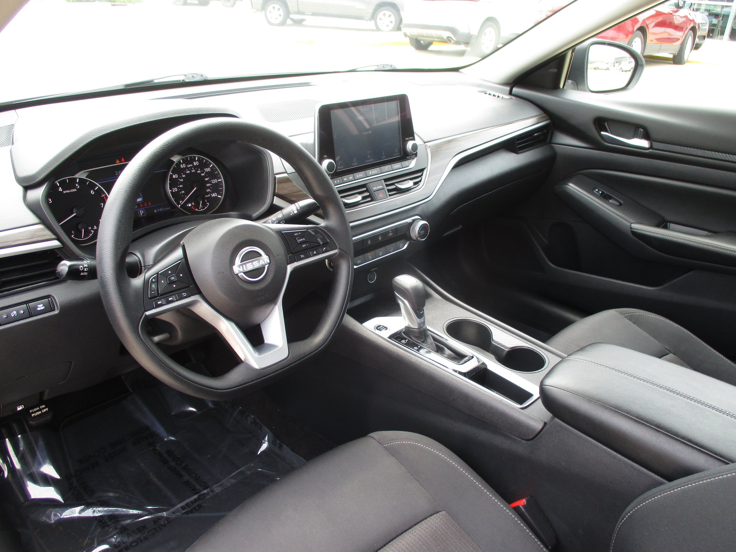 Used 2025 Nissan Altima 2.5 SV FWD image 12