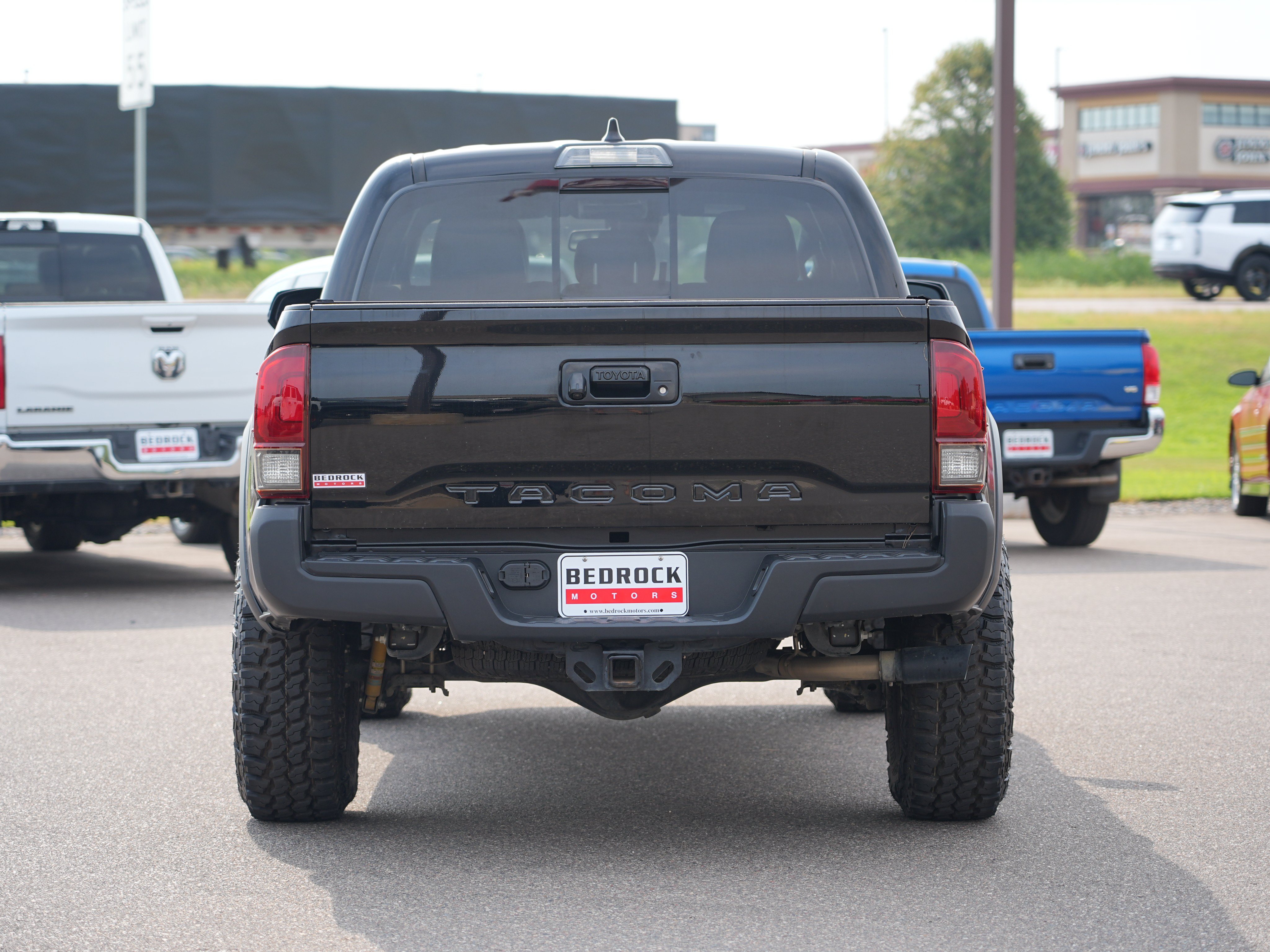 Used 2022 Toyota Tacoma TRD Off-Road AWD/4WD image 4
