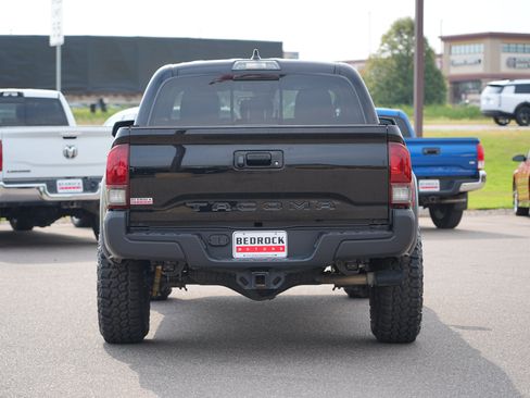 Used 2022 Toyota Tacoma TRD Off-Road AWD/4WD image 4