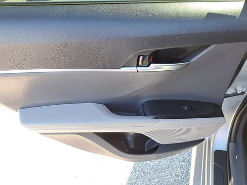 Used 2019 Toyota Camry LE w/ Phone Cable & Charge Package image 7