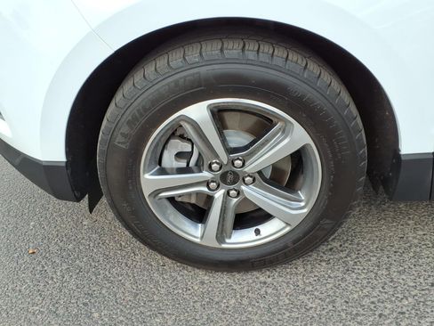 Certified 2023 Ford Edge SEL w/ Convenience Package AWD/4WD image 9