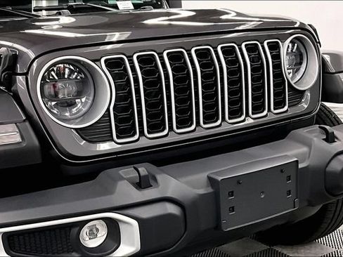 Used 2025 Jeep Wrangler Unlimited Sahara AWD/4WD image 33