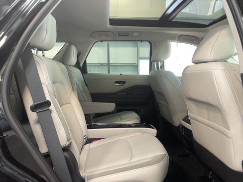 Used 2025 Nissan Pathfinder SL w/ SL Premium Package AWD/4WD image 23