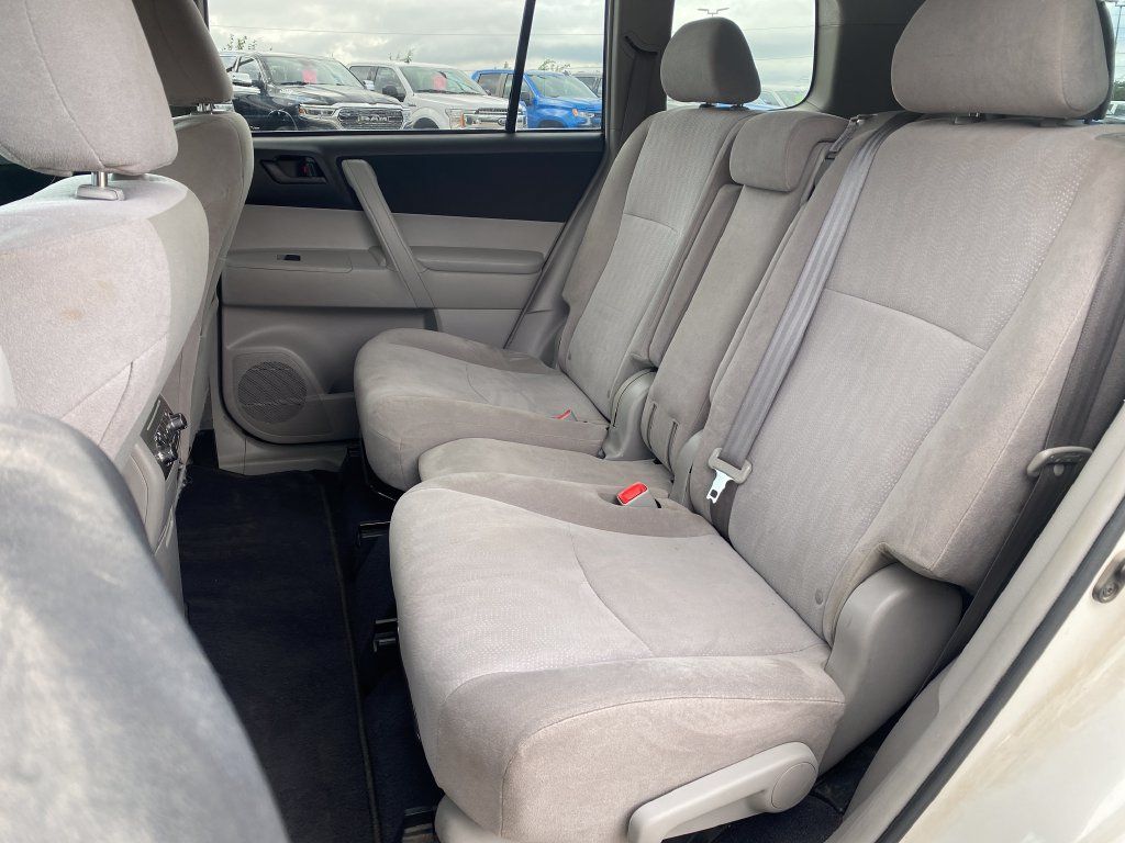 Used 2012 Toyota Highlander FWD image 21