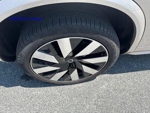 Certified 2025 Volvo XC90 T8 Ultra w/ Protection Package AWD/4WD image 9