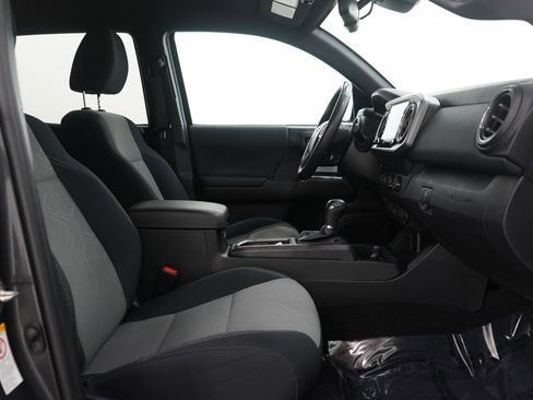 Used 2020 Toyota Tacoma TRD Off-Road image 10