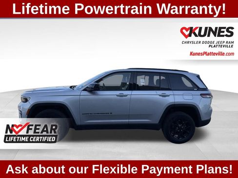 Used 2024 Jeep Grand Cherokee Altitude AWD/4WD image 7