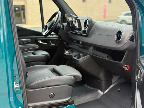 Used 2024 Mercedes-Benz Sprinter 2500 image 13