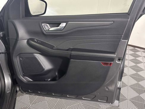 Used 2025 Ford Escape SE FWD image 17