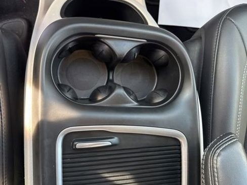 Used 2024 Chrysler Pacifica Touring-L image 18