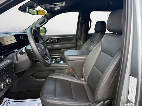Used 2025 Chevrolet Suburban Z71 AWD/4WD image 9