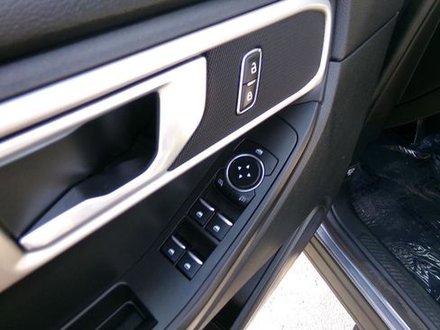 Used 2023 Ford Explorer 4WD image 10