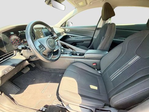 Used 2022 Hyundai Elantra SEL w/ Convenience Package FWD image 22