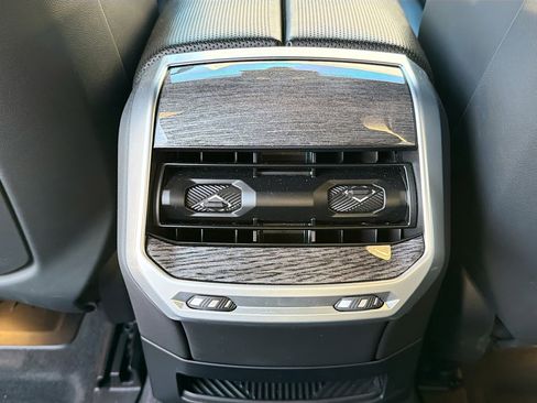 Used 2023 BMW 760i xDrive w/ Executive Package AWD/4WD image 19