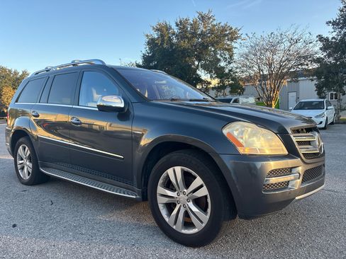 Used 2010 Mercedes-Benz GL 320 BlueTEC 4MATIC image 4