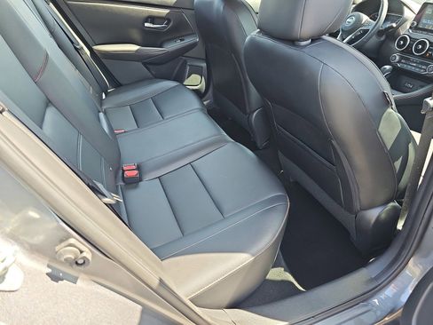 Used 2022 Nissan Sentra SR w/ SR Premium Package FWD image 12