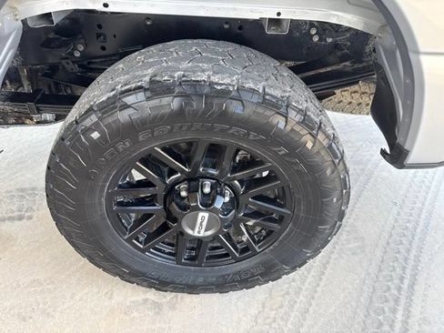 Used 2023 Ford F350 Lariat w/ Lariat Ultimate Package AWD/4WD image 5