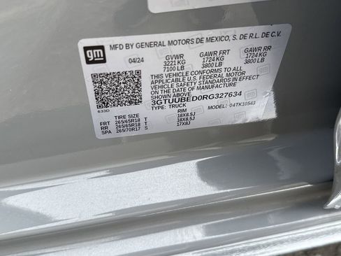 Used 2024 GMC Sierra 1500 SLE w/ X31 Off-Road Package AWD/4WD image 28