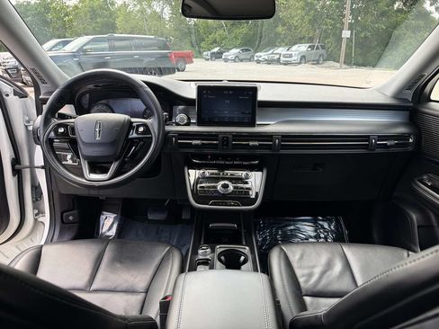 Used 2022 Lincoln Corsair AWD w/ Premium Package image 16
