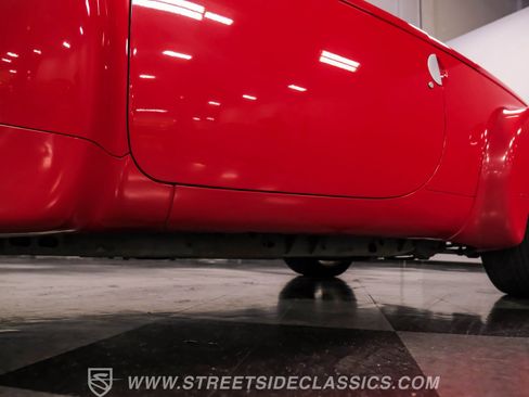 Used 2004 Chevrolet SSR w/ Preferred Equipment Group image 23