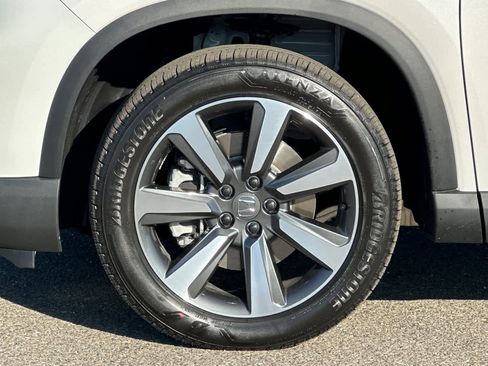 Certified 2025 Honda Pilot Touring image 33