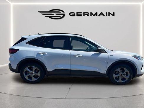 Certified 2025 Ford Escape ST-Line w/ Tech Pack #1 AWD/4WD image 8
