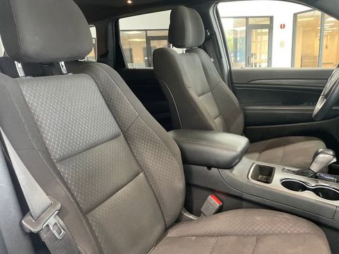 Used 2020 Jeep Grand Cherokee Laredo image 14