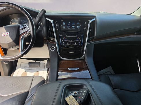 Used 2018 Cadillac Escalade ESV Luxury RWD image 10
