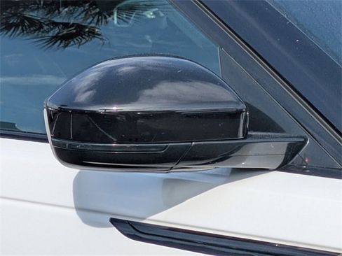 Used 2025 Land Rover Range Rover Velar Dynamic SE image 12