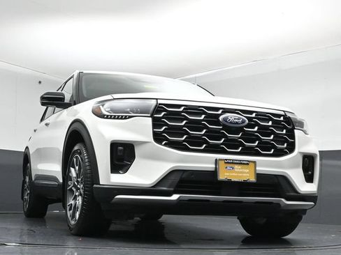 Certified 2025 Ford Explorer Platinum w/ Ultimate Package AWD/4WD image 41