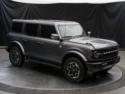 Used 2023 Ford Bronco Outer Banks image 2